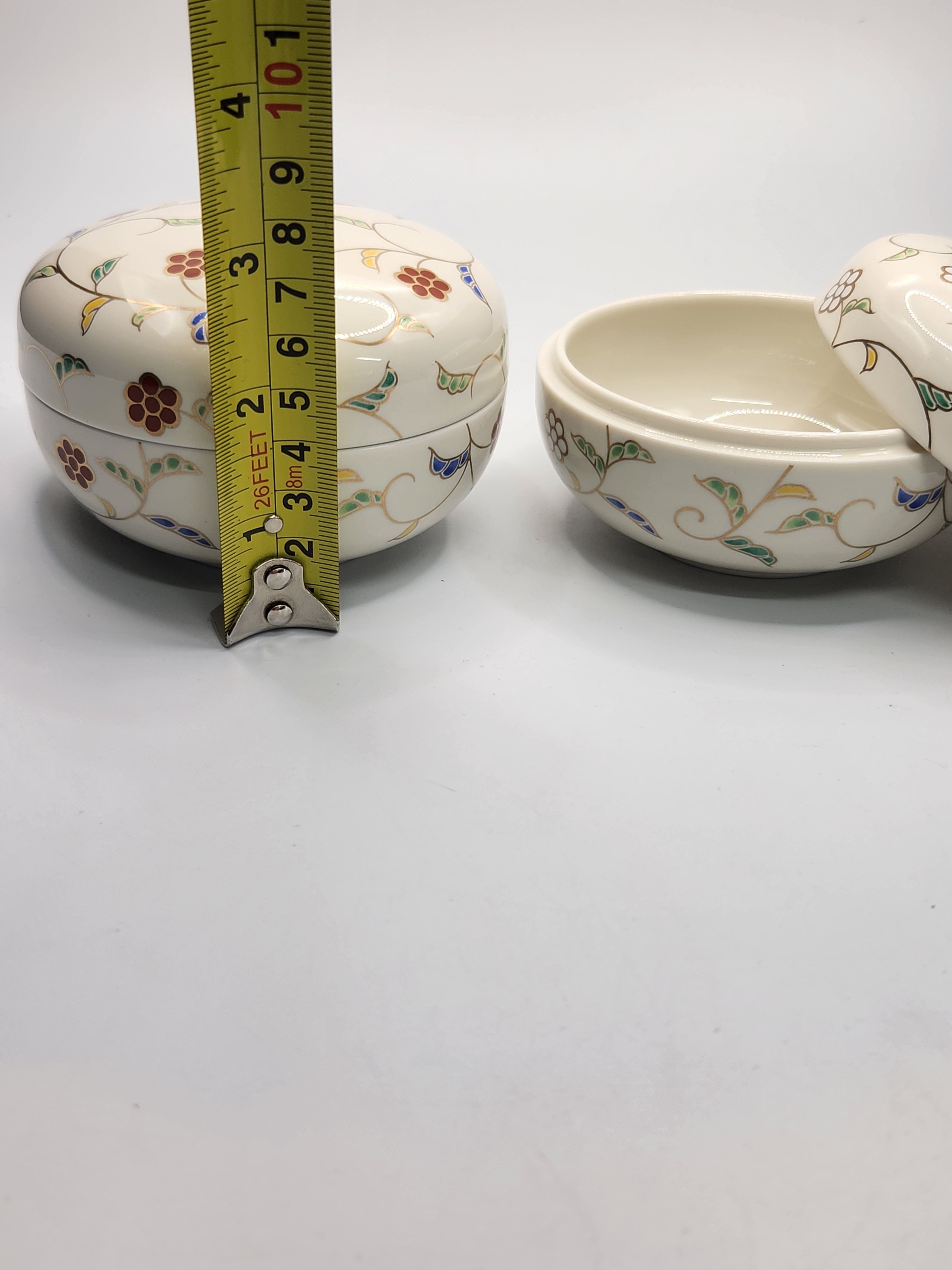 Kutani Ware Hand-Painted Lidded Tea Cups (Set of 2)