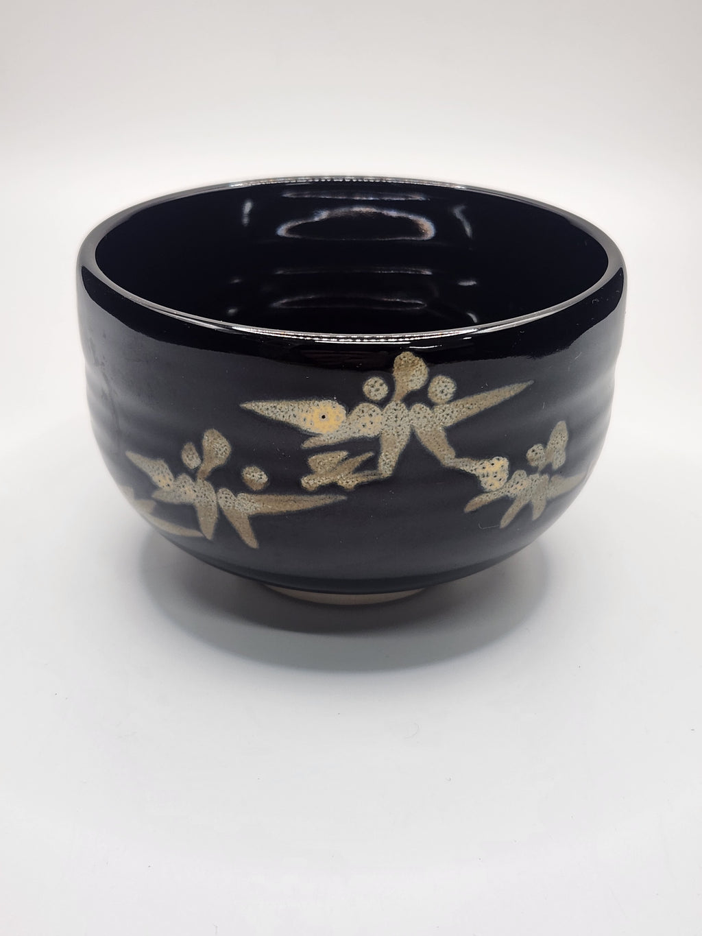 Lacquerware Tea Bowl with Gold Floral Motif