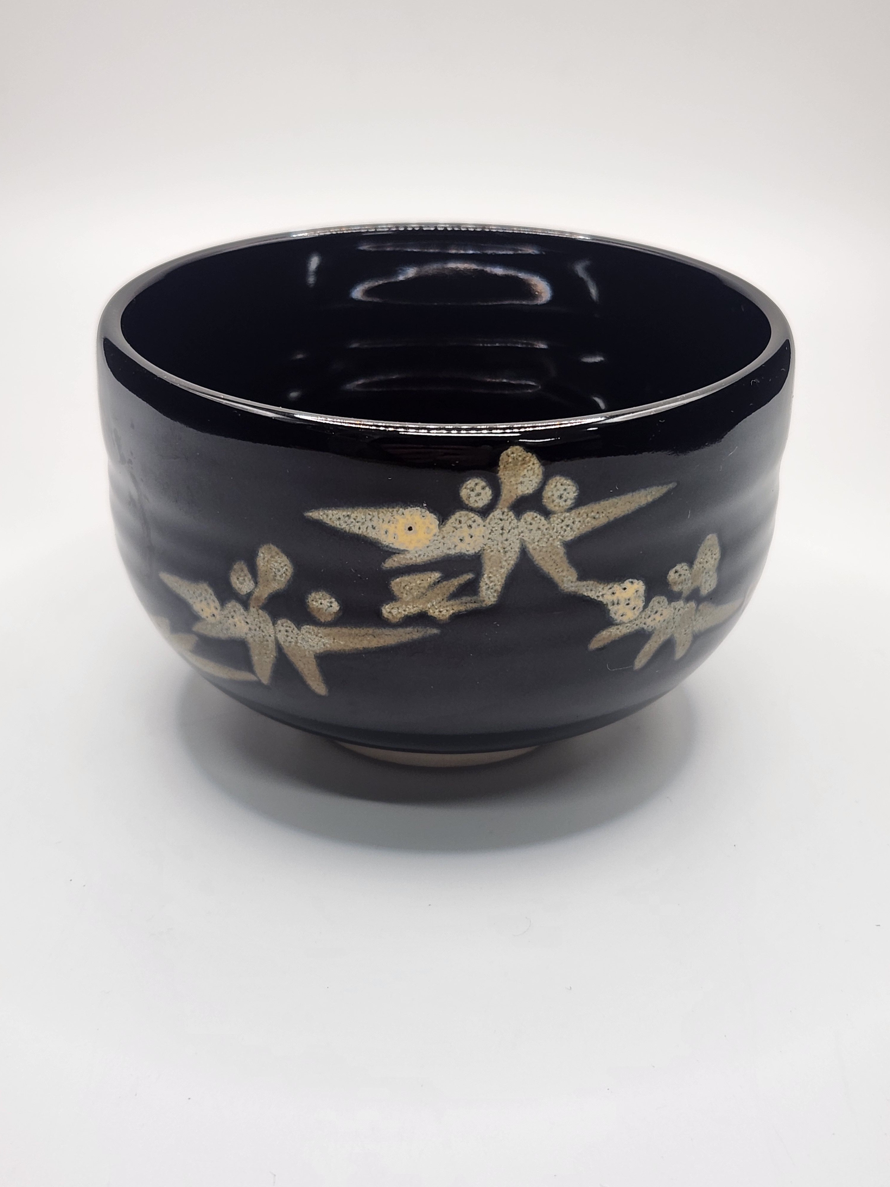 Lacquerware Tea Bowl with Gold Floral Motif