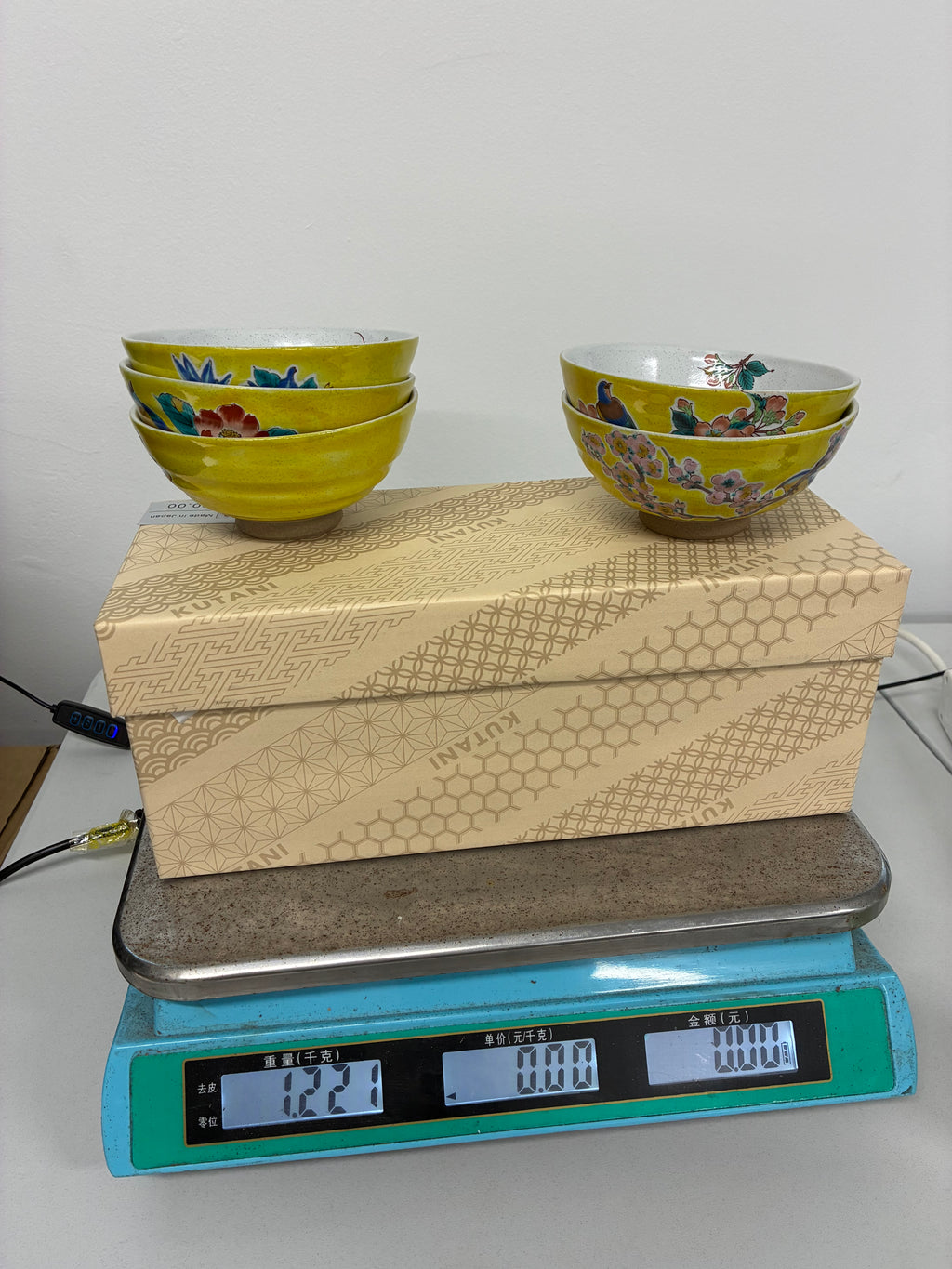 Kutani Ware Yellow-Glazed Hand-Painted Ceramic Bowl Set (5-Piece) – Japanese Tableware