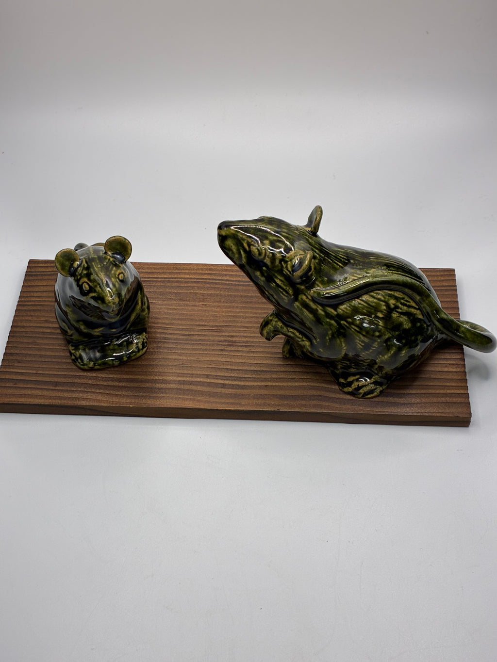 Japanese Ceramic Mouse Figurine Pair – Handcrafted Decorative Ornaments