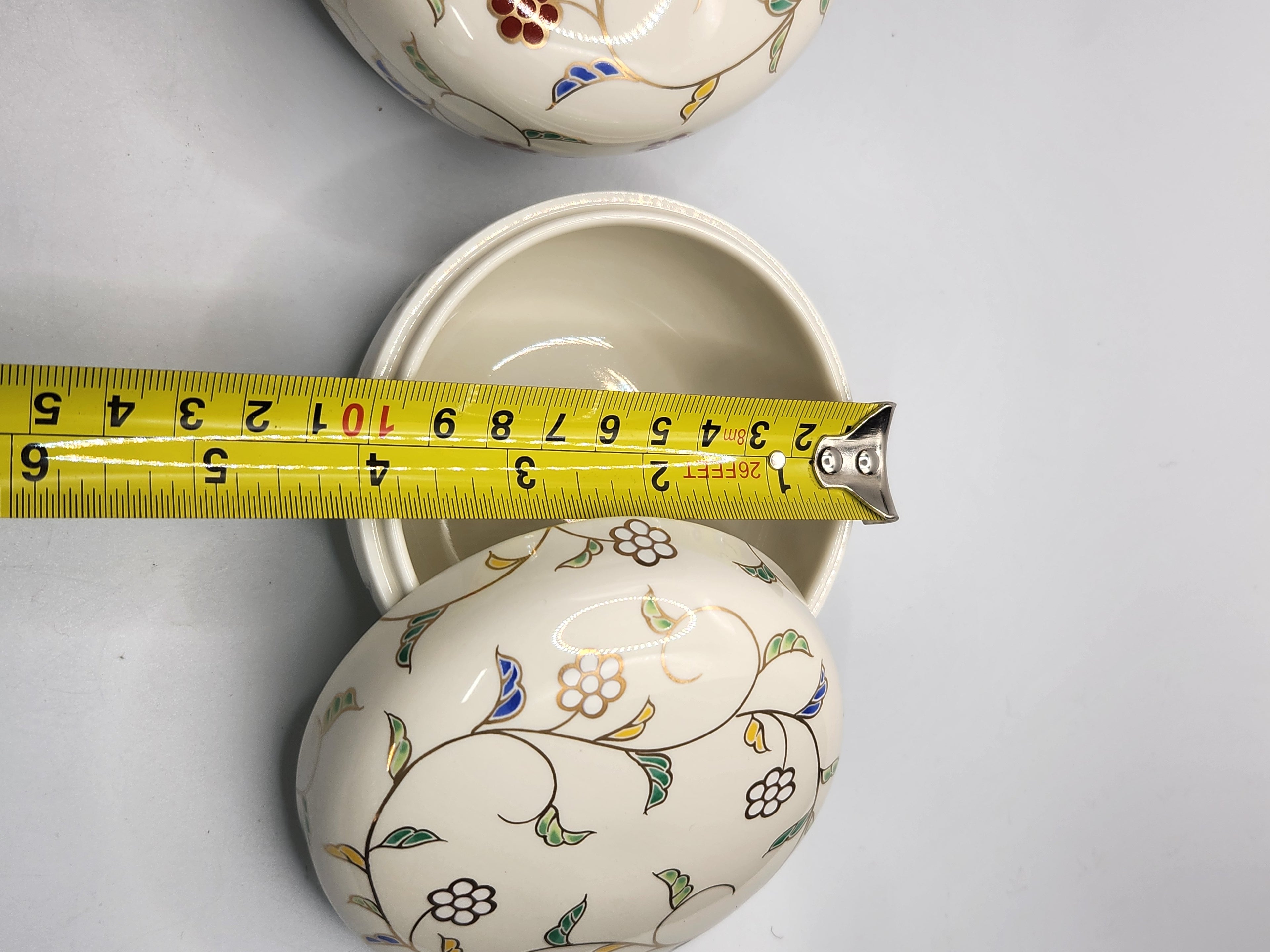Kutani Ware Hand-Painted Lidded Tea Cups (Set of 2)