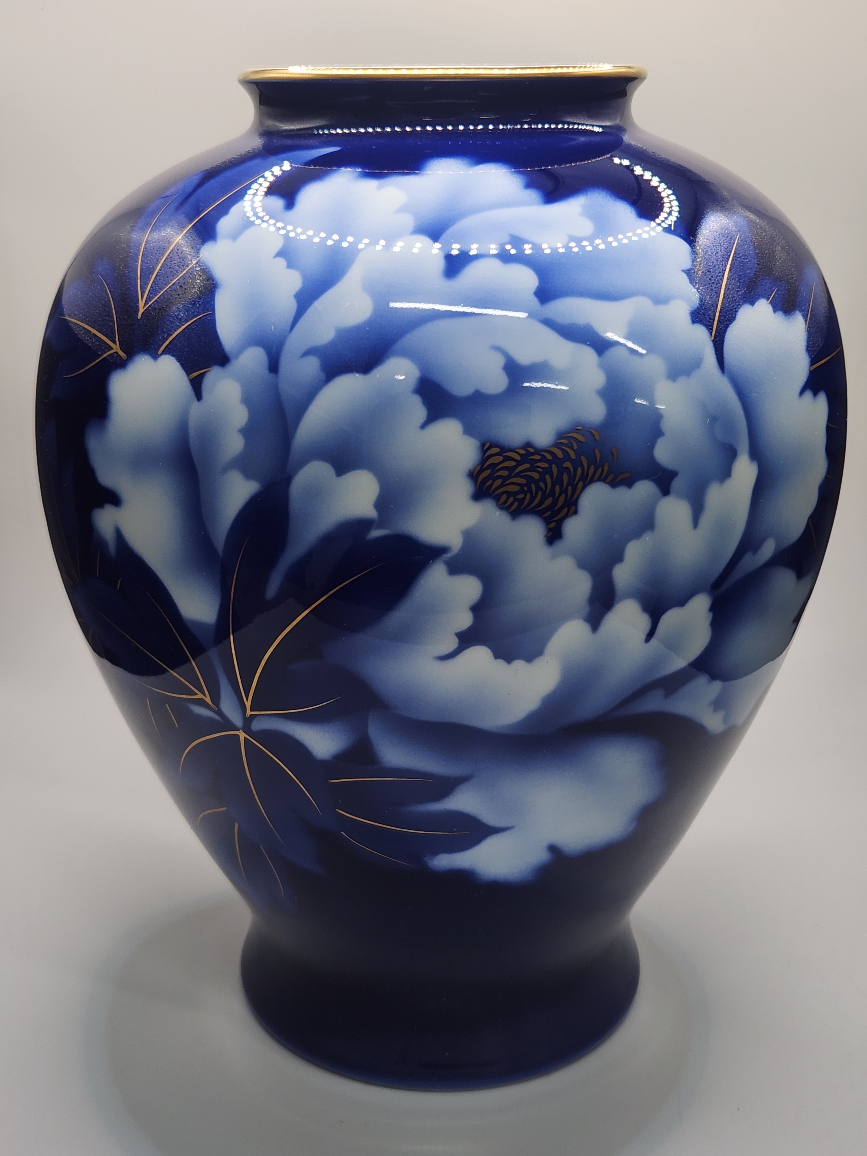 Fukagawa Seiji Midnight Blue Peony Vase