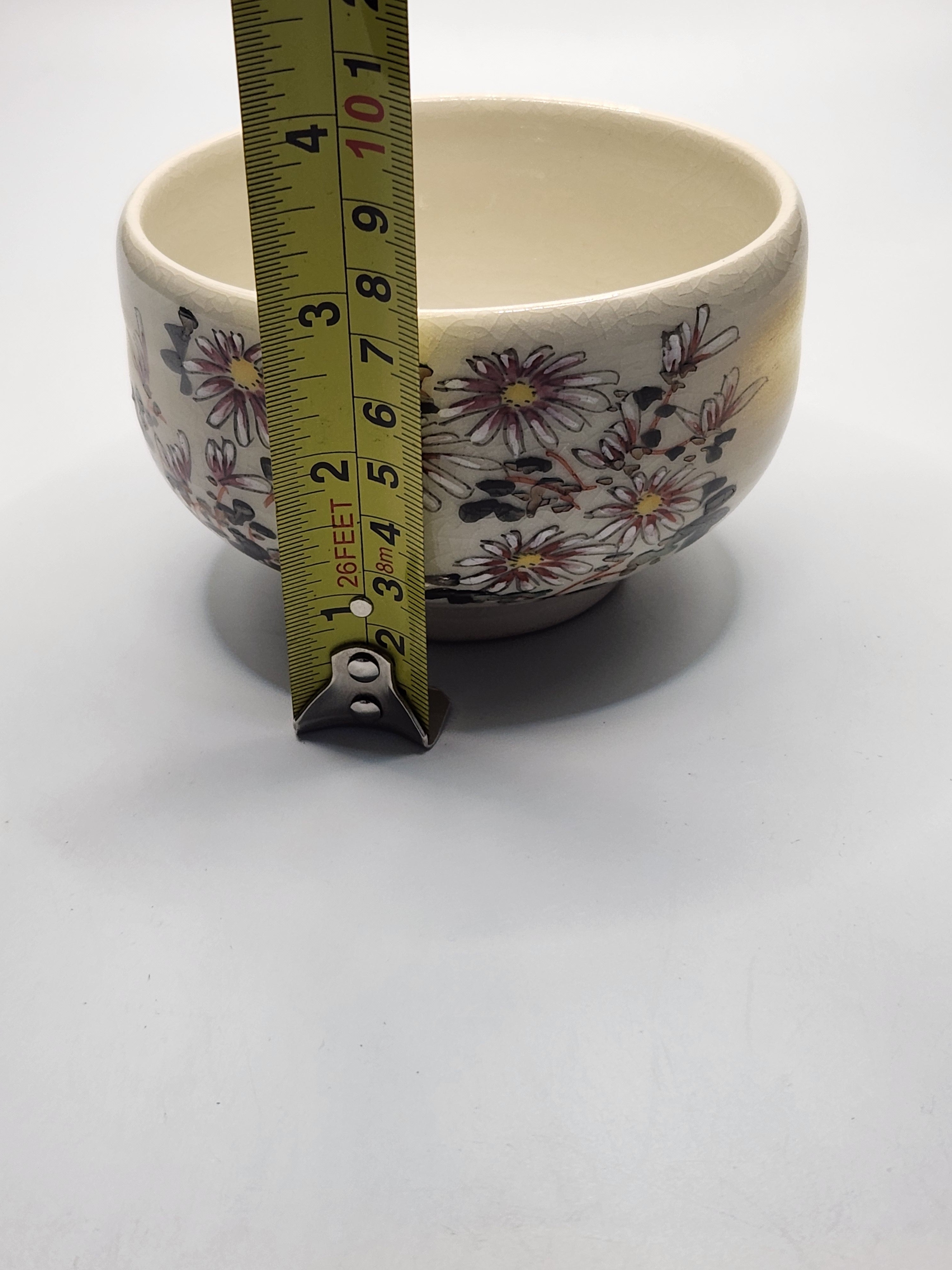 Kutani Hand-Painted Chrysanthemum Tea Bowl