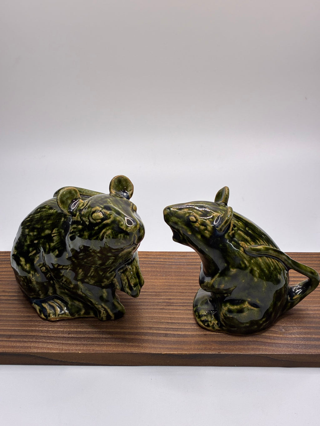 Japanese Ceramic Mouse Figurine Pair – Handcrafted Decorative Ornaments