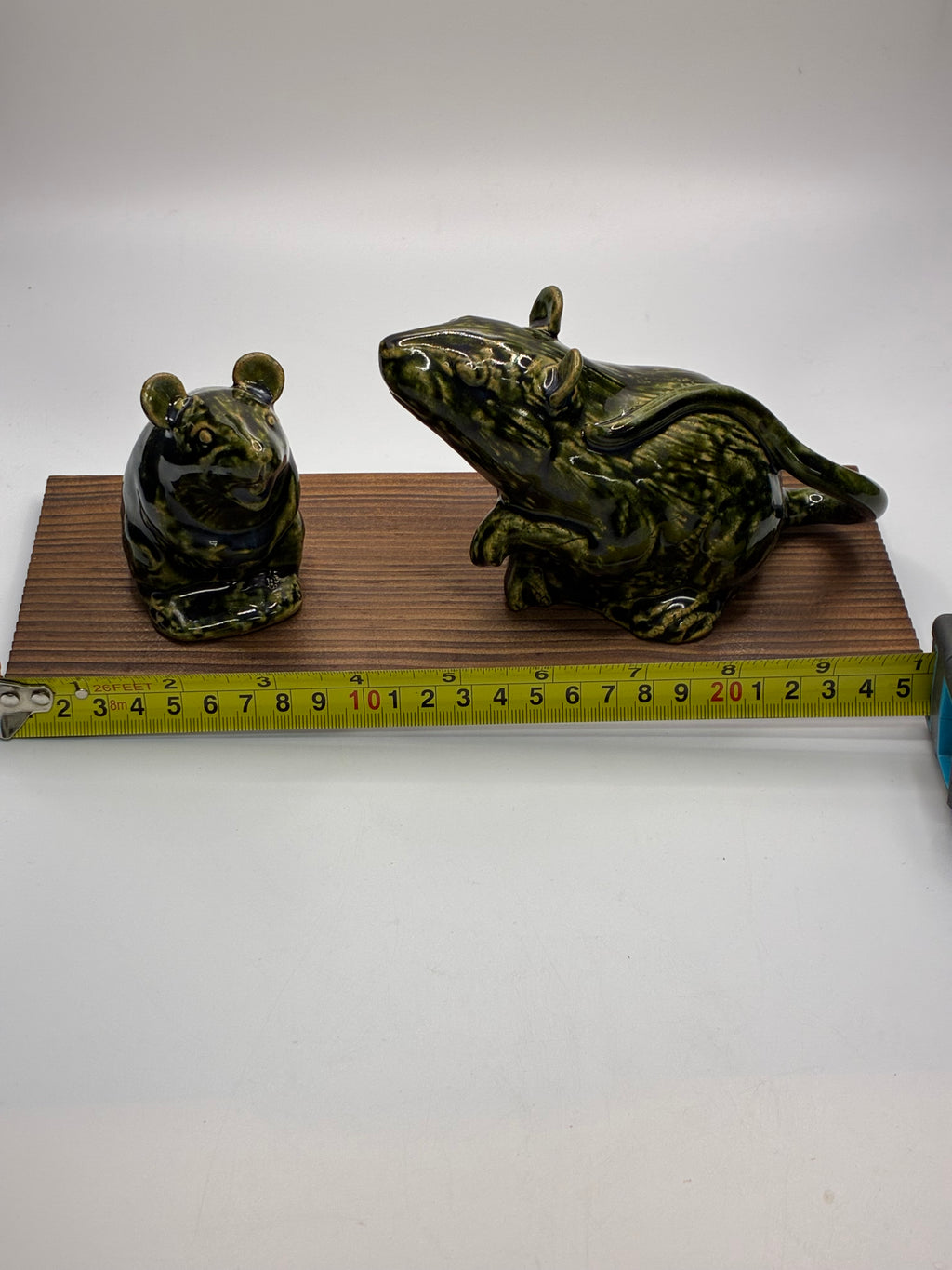 Japanese Ceramic Mouse Figurine Pair – Handcrafted Decorative Ornaments