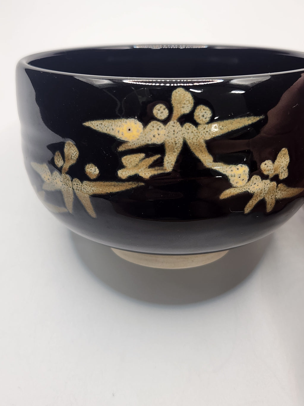 Lacquerware Tea Bowl with Gold Floral Motif