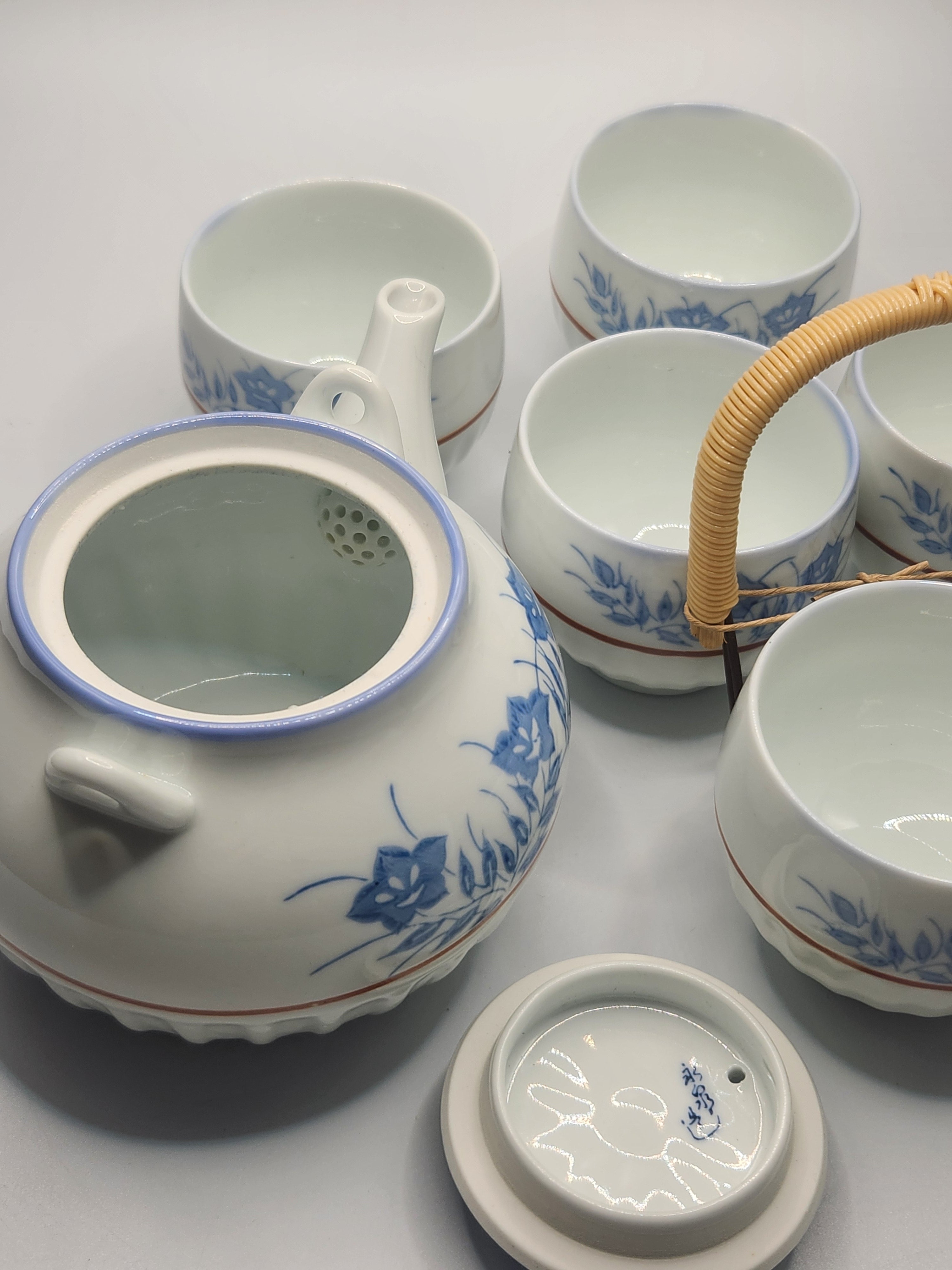 Arita Ware Blue & White Tea Set – Teapot with 5 Cups