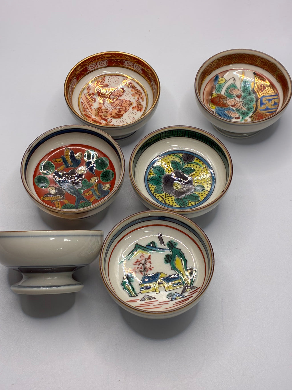 Kutani Ware Handcrafted Sake Cup Set – Hand-Painted Japanese Guinomi