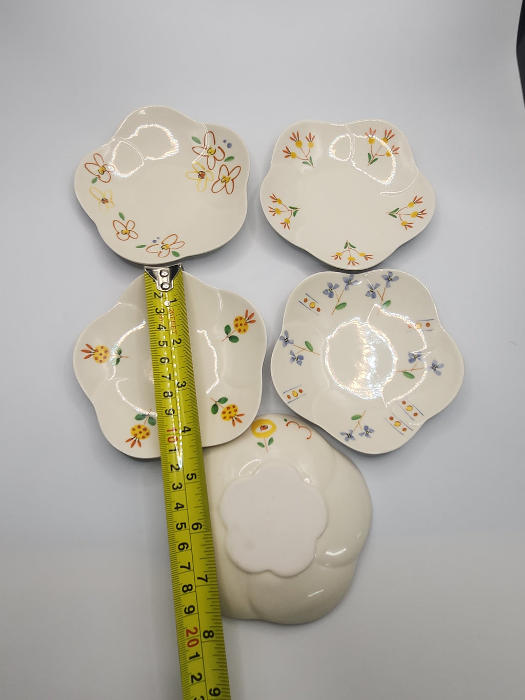 🌸 Hand-Painted Floral Scalloped Plates Set
