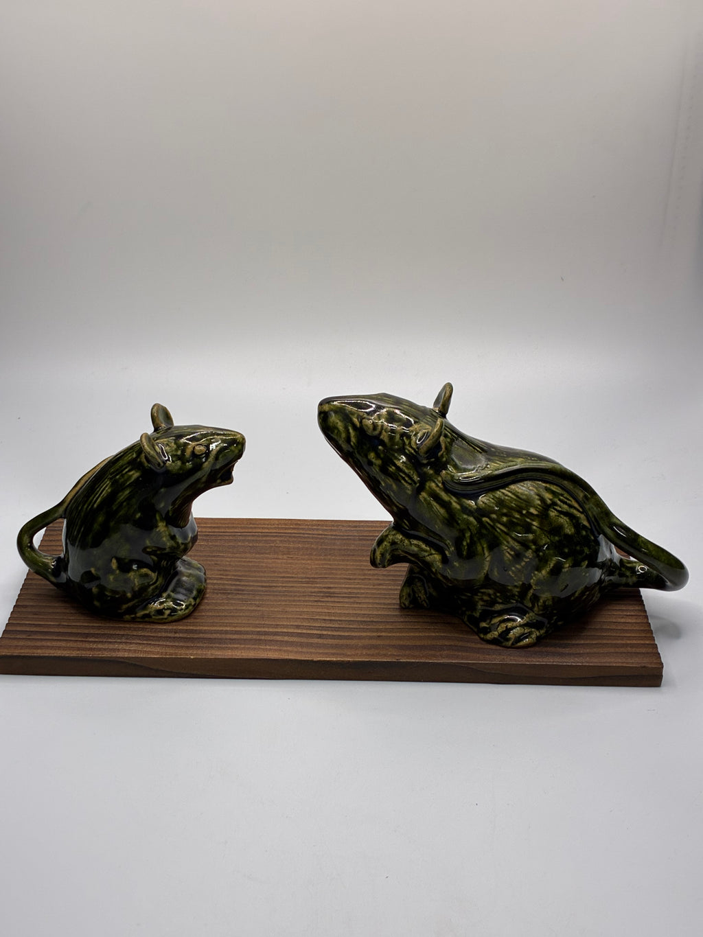 Japanese Ceramic Mouse Figurine Pair – Handcrafted Decorative Ornaments