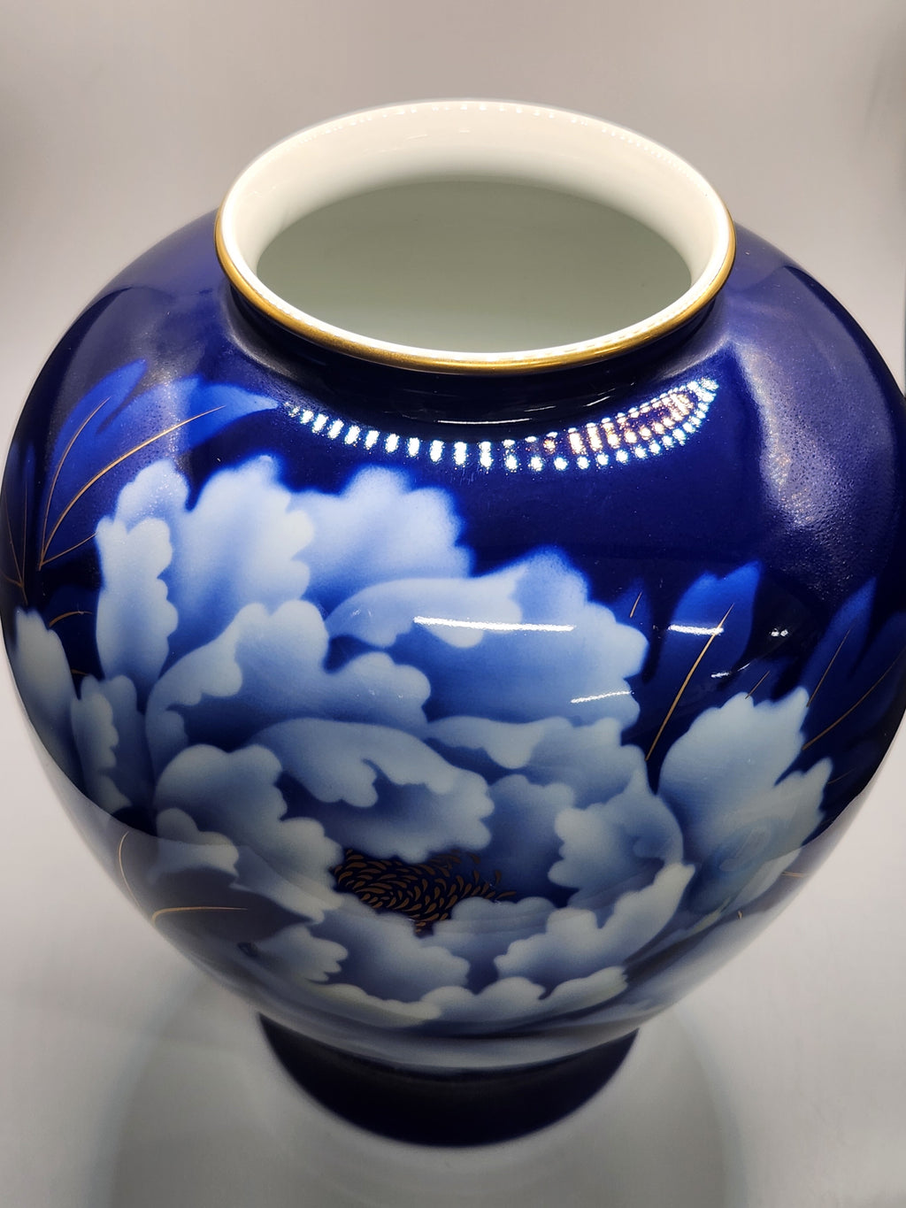 Fukagawa Seiji Midnight Blue Peony Vase