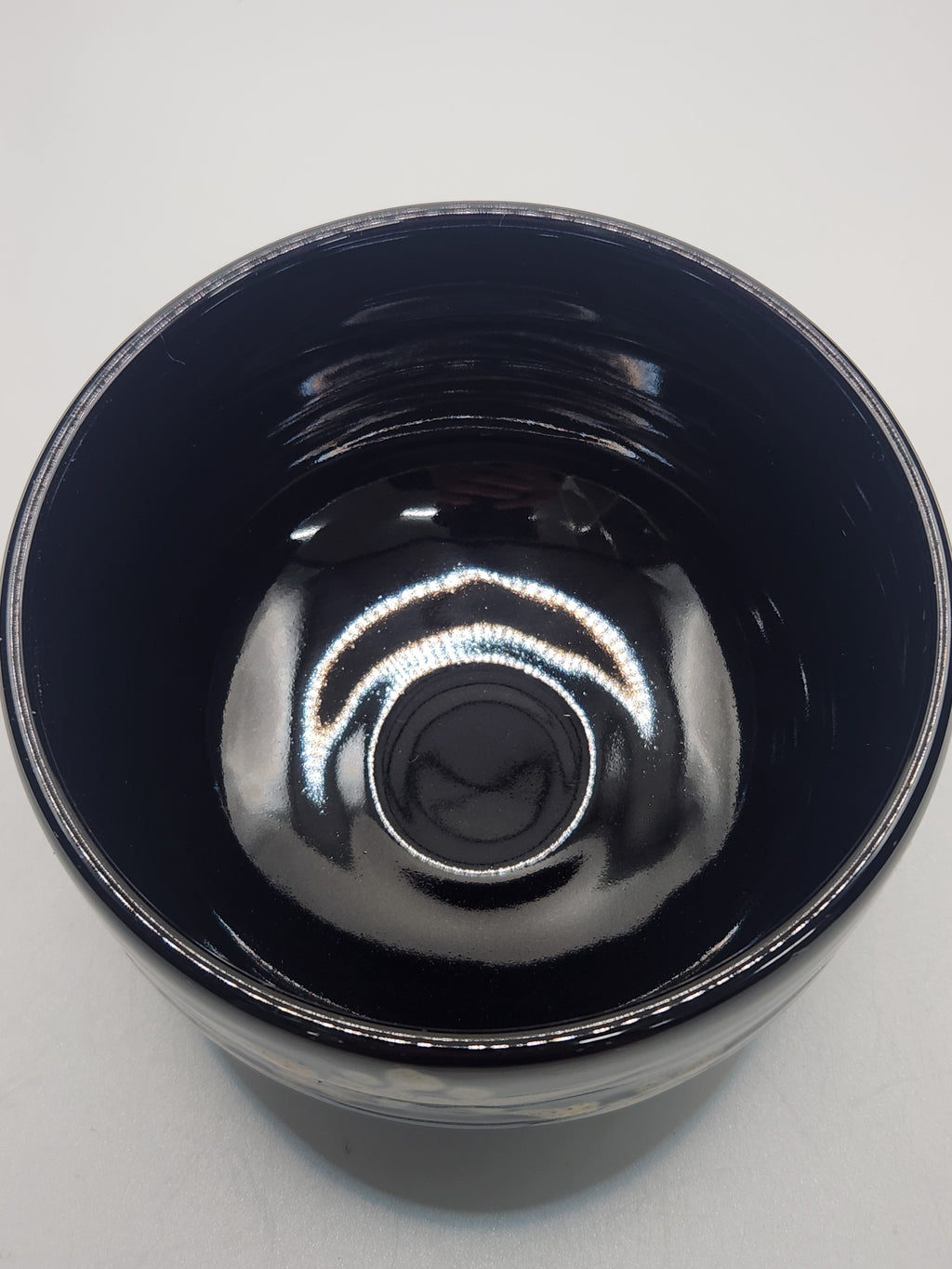 Lacquerware Tea Bowl with Gold Floral Motif
