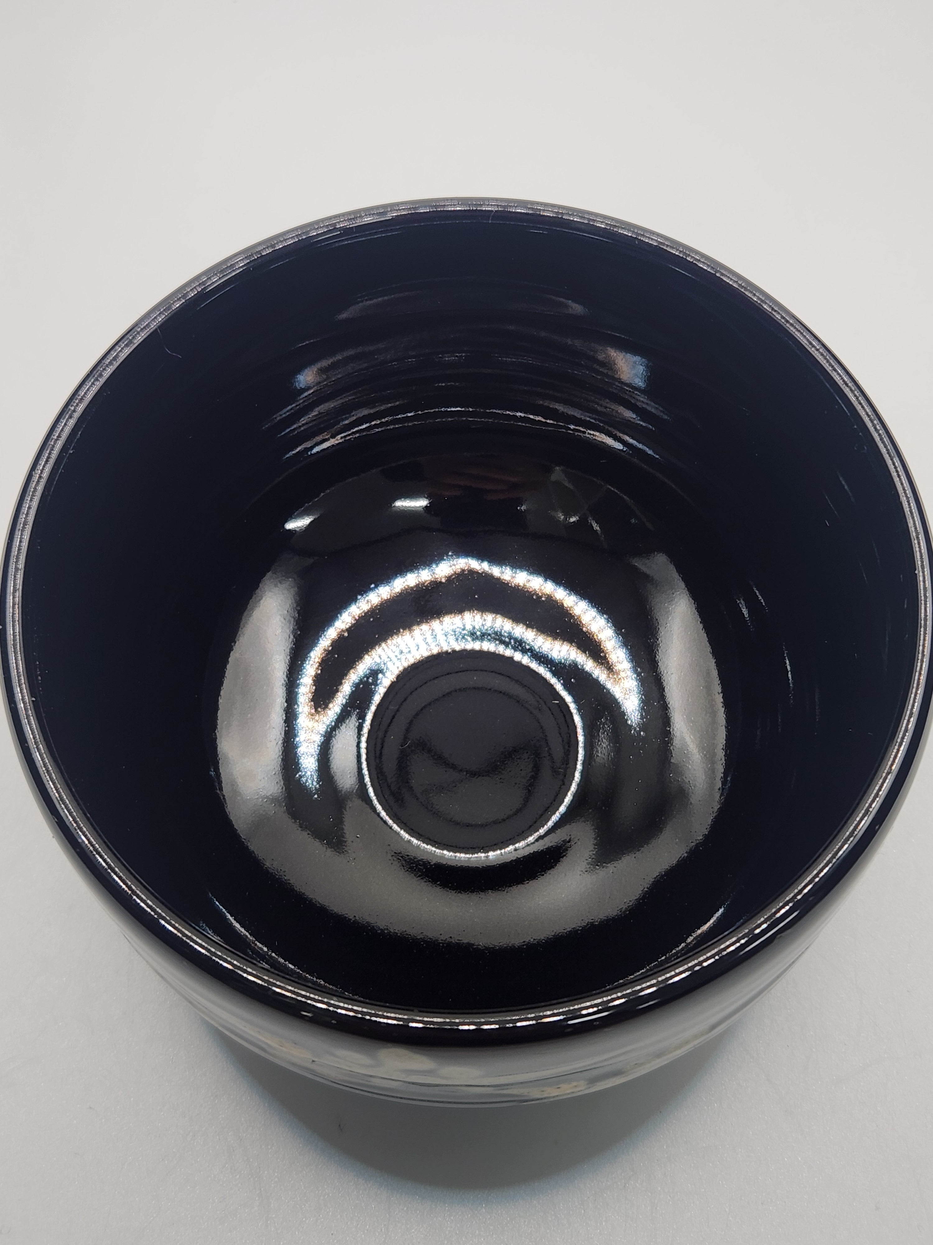 Lacquerware Tea Bowl with Gold Floral Motif