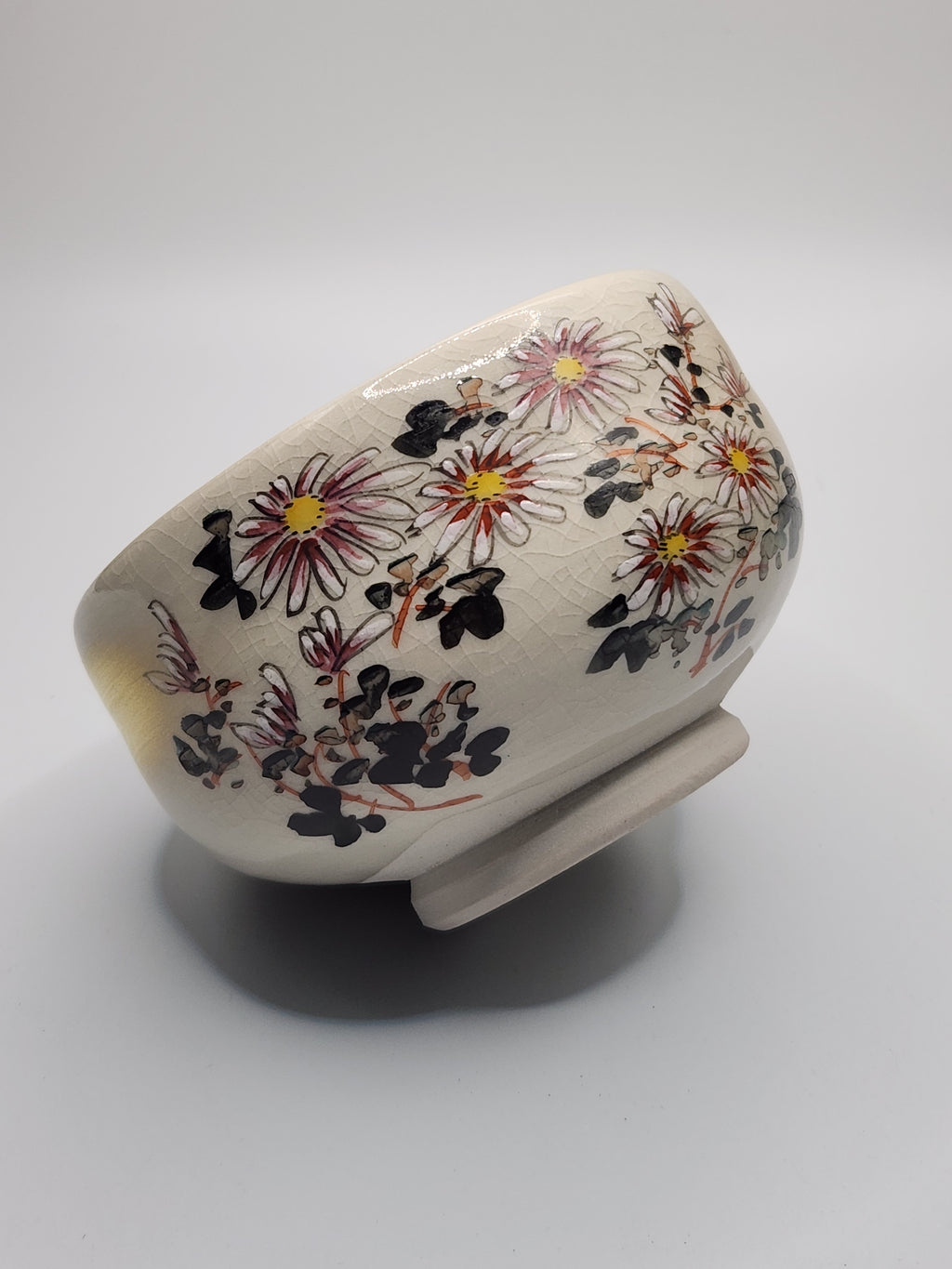 Kutani Hand-Painted Chrysanthemum Tea Bowl